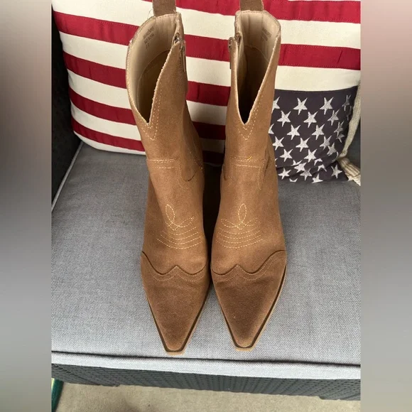 Brown Suede Western Ankle Boots Size 9 – Pointed Toe Cowboy Style - Picture 2 of 7